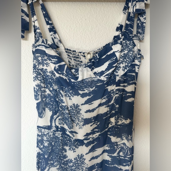 Blue & White Chinoiserie Patterned Dress by Reformation - Picture 4 of 12